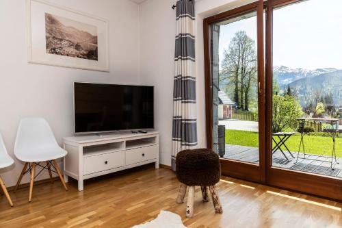 Apartment with Mountain View image 8