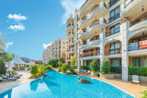 Harmony Suites Grand Resort, Slunečné pobřeží