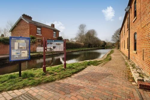 Canalside Wharf