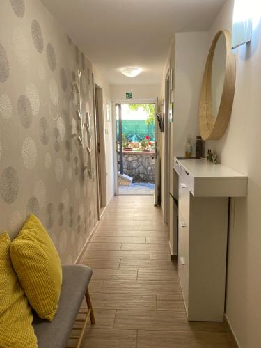 ล็อบบี้, One bedroom Guesthouse Tina in มาตุลยี