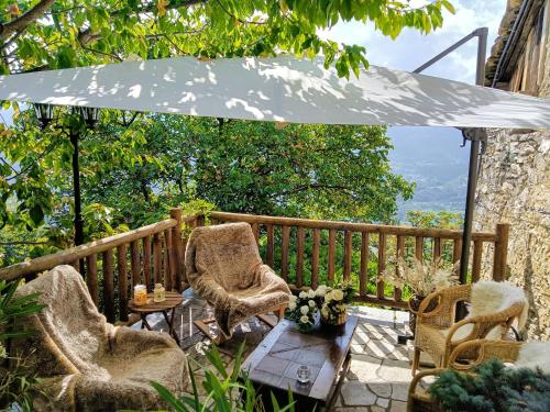 Chalet with 2 bedrooms in Gratillon with wonderful mountain view enclosed garden and WiFi 15 km from the slopes - image 2