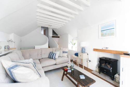 Artist Cottage - main image