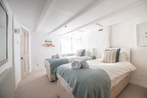 Artist Cottage - image 13