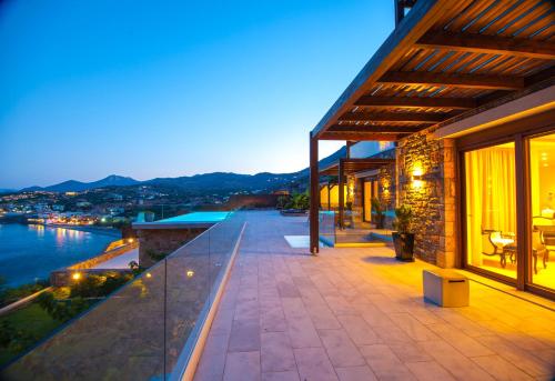 5 bedrooms, 6 beds