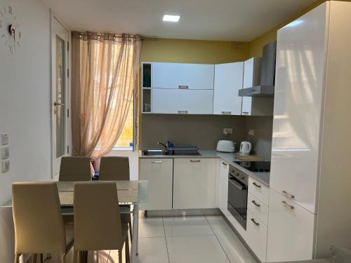 St. Elmo Apartments - image 4