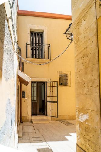 GuestHost - Casa Borbonica Cozy Apartment in Ortigia GROUND FLOOR, Siracusa (photo 6)