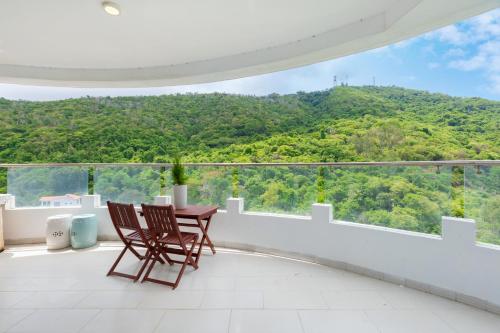 Balcony/terrace, Thuy Tien Building by Joi Hospitality in Phường 5