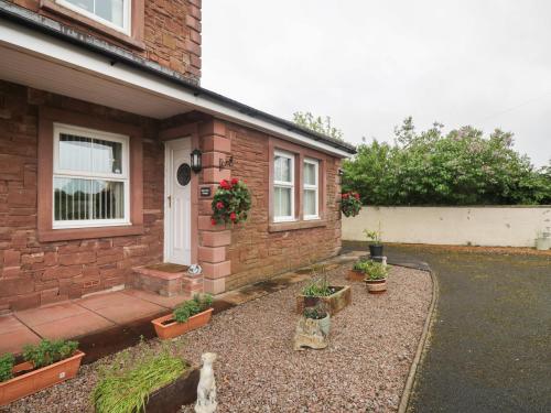 Shoreside Cottage - Kirkbride