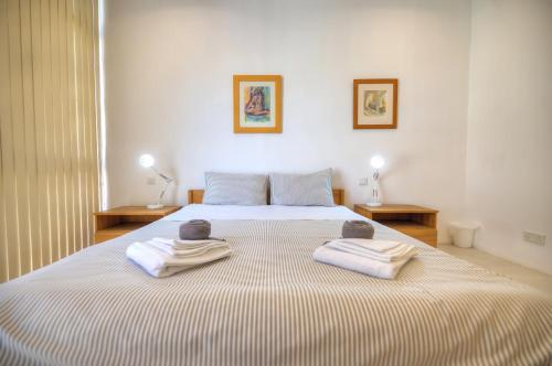 Large and comfortable 2-bedroom apartment in St. Julian's DBRI1-1 – khách sạn tại Kappara