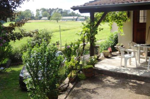 Maison de charme à Teyssieu avec cheminée et jardin. gîte à louer Camps-Saint-Mathurin-Leobaze