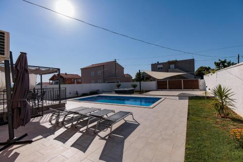 Villa Family and Friends private heated pool with jacuzzi