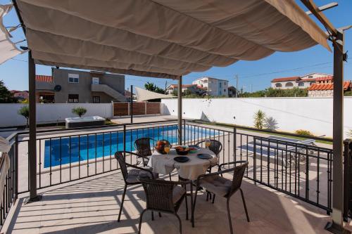 Villa Family and Friends private heated pool with jacuzzi