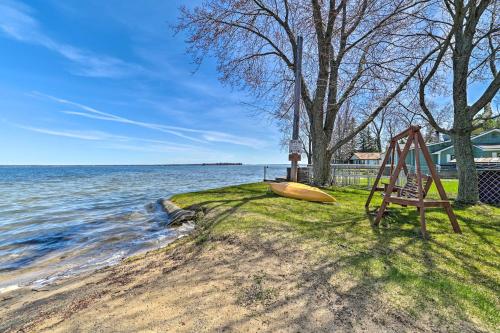 Houghton Lake Studio with Private Resort Beach! - Apartment - Houghton Lake