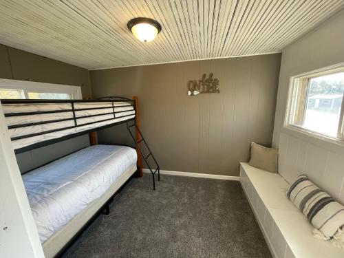 3 Bedroom House with Lake Pepin views with access to shared pool - image 13