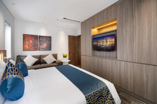 360607465 The Dream Suite