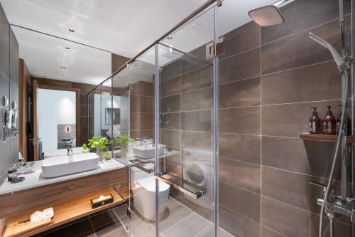 360607480 The Dream Suite