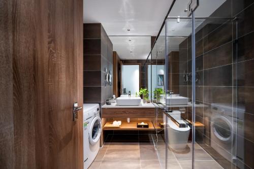 360607485 The Dream Suite