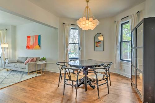 Spacious Oak Park Home, 11 Mi to Downtown Chicago! in Oak Park, USA