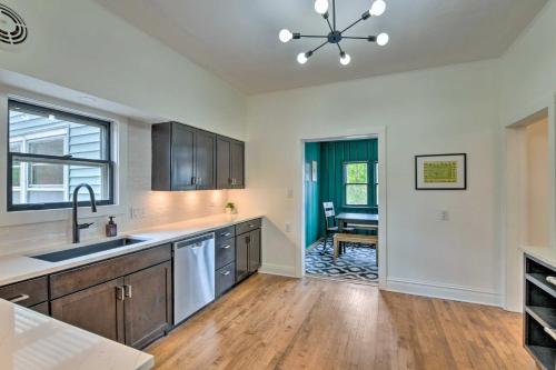 Spacious Oak Park Home, 11 Mi to Downtown Chicago! in Oak Park