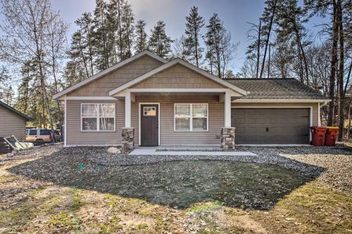 . Breezy Point Cabin with Fire Pit - Walk to Lake