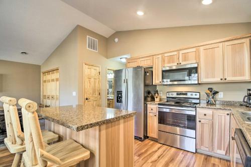 Breezy Point Cabin w/ Fire Pit - Walk to Lake in Breezy Point (MN)