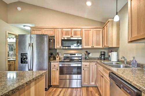 Breezy Point Cabin w/ Fire Pit - Walk to Lake in Breezy Point (MN)