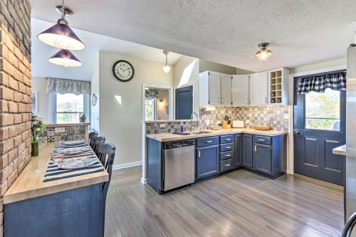 Westbrook Home with Ocean Views - Walk to Beach in Westbrook, USA