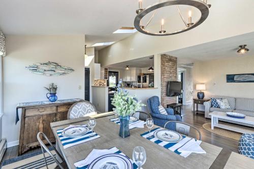 Westbrook Home with Ocean Views - Walk to Beach in Westbrook, USA