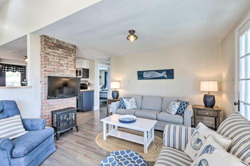 Westbrook Home with Ocean Views - Walk to Beach in Westbrook, USA