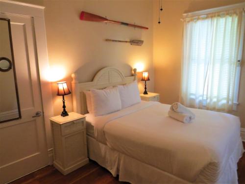 Queen Suite with Sofa Bed image 2