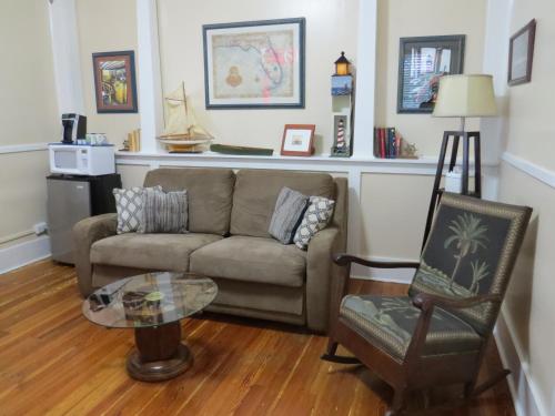 Queen Suite with Sofa Bed image 3