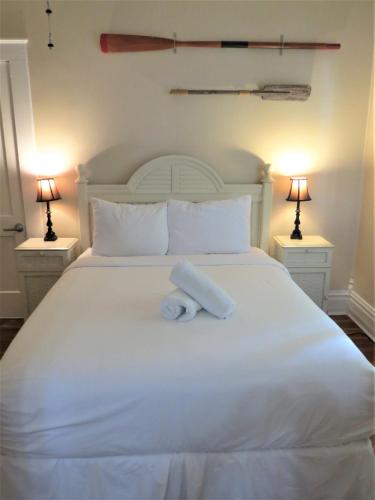 Queen Suite with Sofa Bed image 4