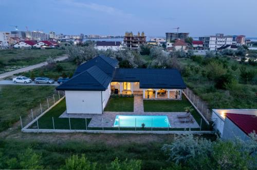 Pool House Mamaia 4