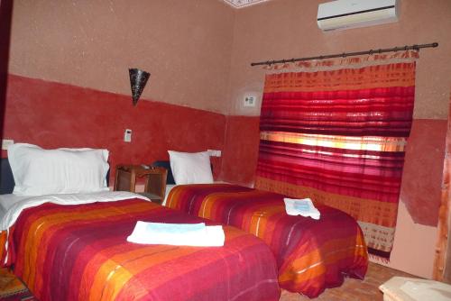 1 double bed, 1 twin bed