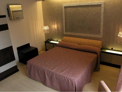1 queen bed, 1 twin bed
