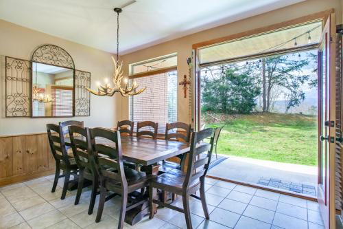 Higher Ground Condo with Mountain and Golf View in Pigeon Forge, USA