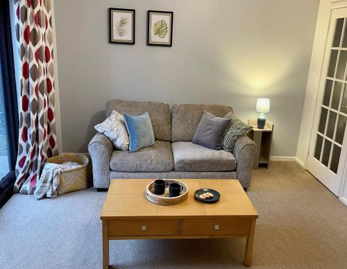 Comfy & Spacious 5 person house, driveway parking! gîte à louer Daytona Karting