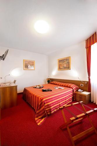Hotel Sassella - image 8