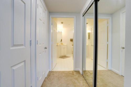 Fantastic 2 Bedroom Condo At Ballston With Gym in Arlington, USA