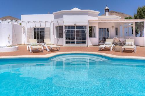 Villa Fika, Amazing 3 bedroom Ocean View with Pool