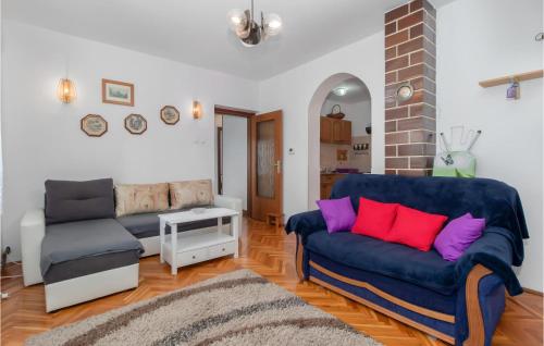  Stunning apartment in Smrika with 2 Bedrooms and WiFi in Šmrika