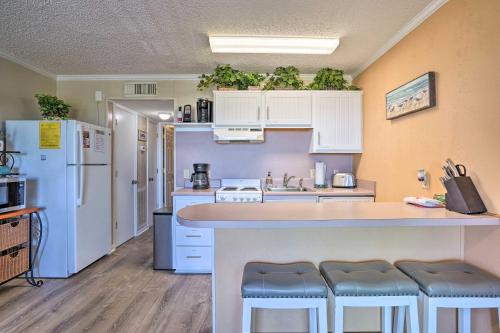 Isle of Palms Beachfront Condo with Balcony and Pool! - image 40
