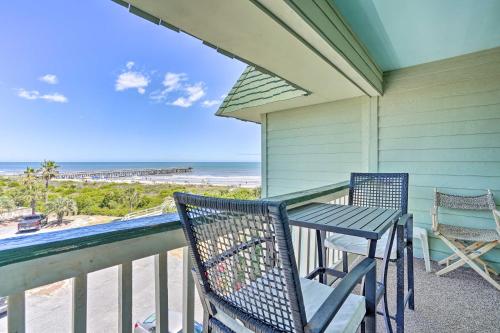 Isle of Palms Beachfront Condo with Balcony and Pool!