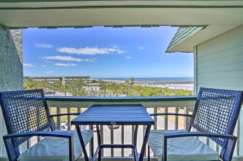 Isle of Palms Beachfront Condo with Balcony and Pool!