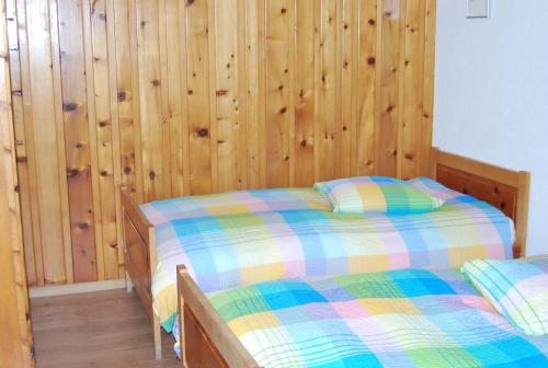 2 twin beds