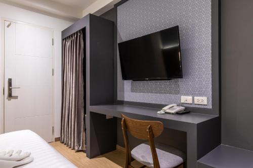 Deluxe Double or Twin Room image 1