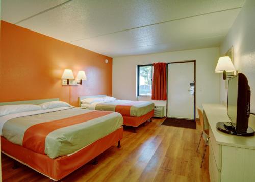 Motel 6-Chicopee, MA - Springfield