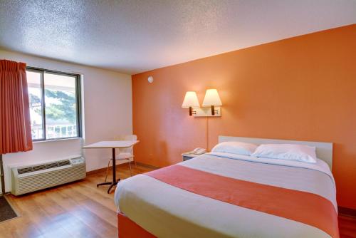 Motel 6-Chicopee, MA - Springfield