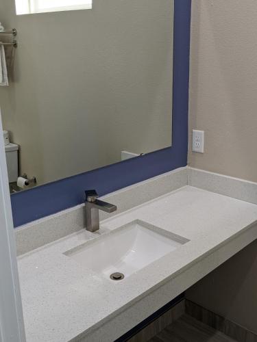 Holiday Inn motel – Aransas Pass, TX