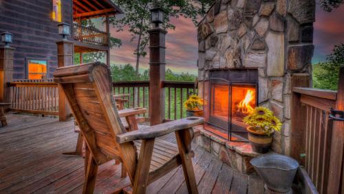 High Country Hideaway- Pet Friendly | Close to Town | Large Hot Tub | Outdoor Fireplace - image 3